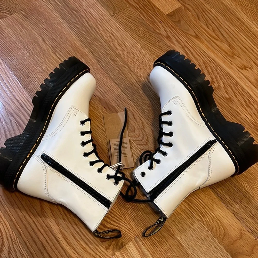 SALE NWT Dr Martens Jadon Smooth Leather Platform Boots White Size 8